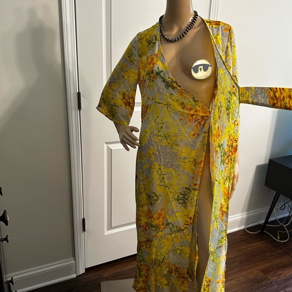 New-Floral Print Full Wrap Dress - Picture 6 of 7